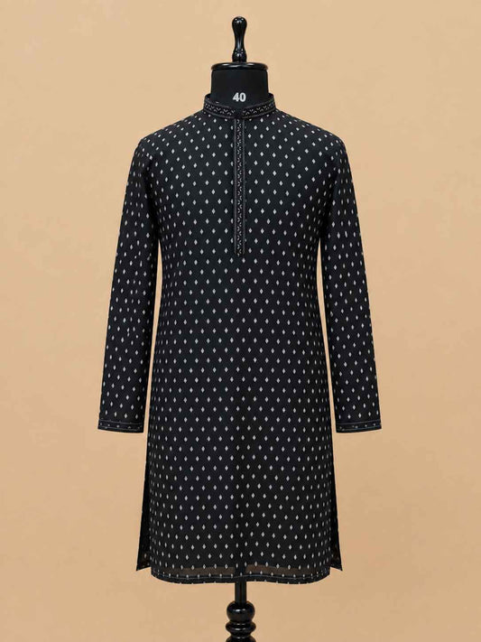 Men's black printed kurta with white trousers - view 2