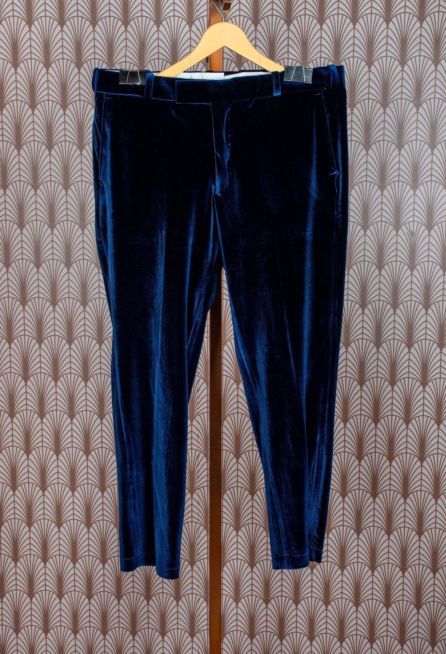 Men's Royal Blue Velvet Suit with Embroidered Collar & Brooch – Wedding & Festive Tuxedo-Style Indo-Western Suit