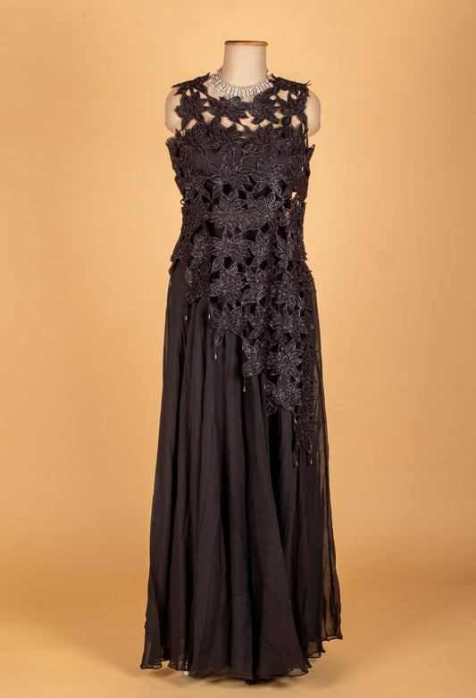 Black 3D floral appliqué gown with layered skirt – product image 2
