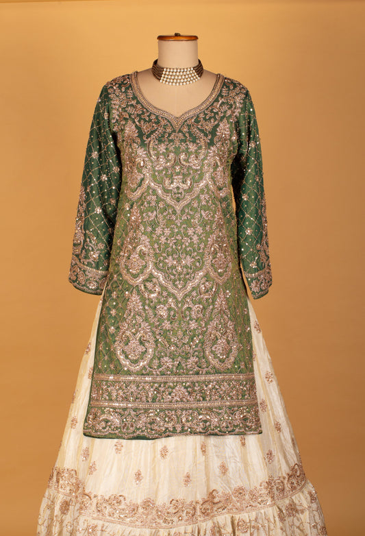 Emerald green and ivory heavy embroidered lehenga with dupatta – product image 2