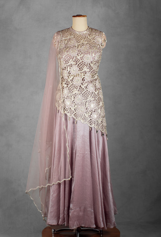 Mauve asymmetrical embroidered top and lehenga set with net dupatta – product image 2