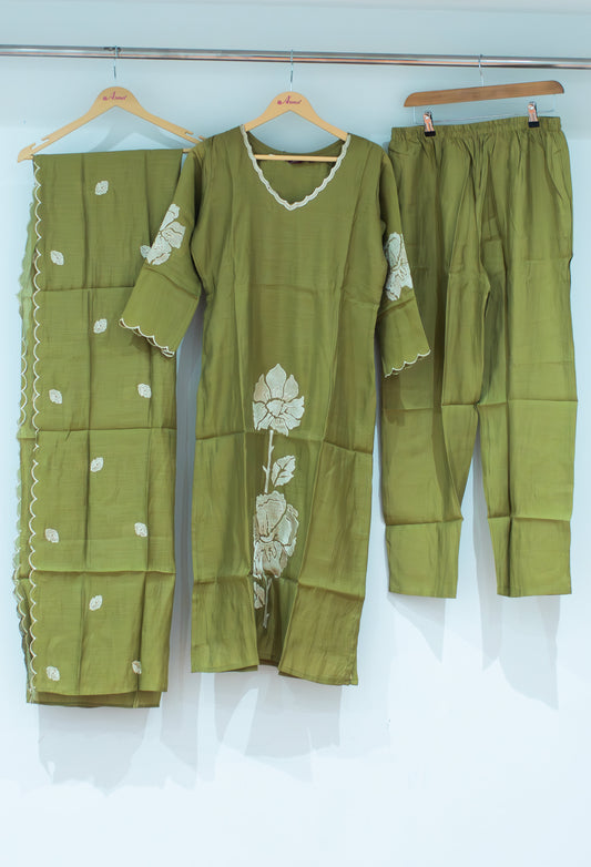 Olive green floral embroidered kurta set with pants and dupatta – product image 2