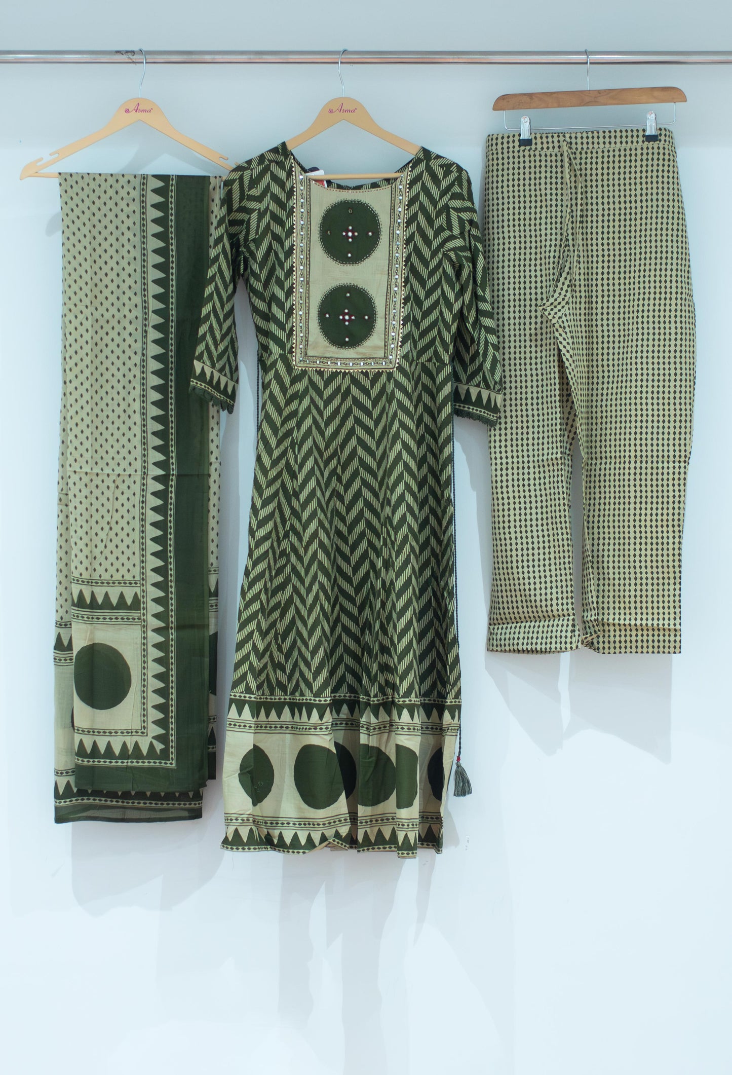 Olive Green & Beige Printed Kurta Pant Set with Dupatta for Women ( DIPEN-534 GREEN )