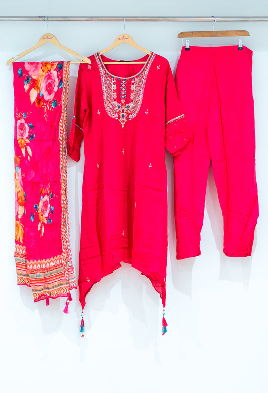 Hot pink embroidered kurta set with floral dupatta and straight pants – product image 2