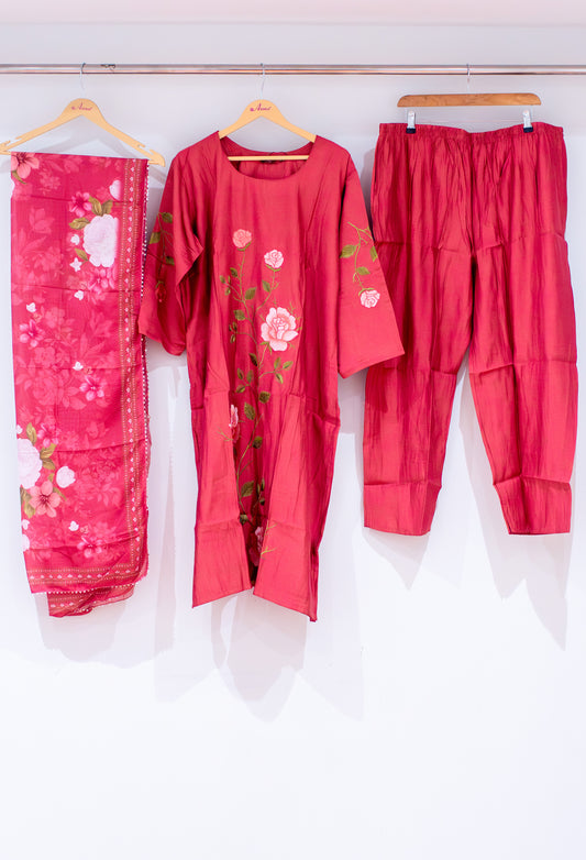 Rose pink floral embroidered kurta set with pants and dupatta – product image 2