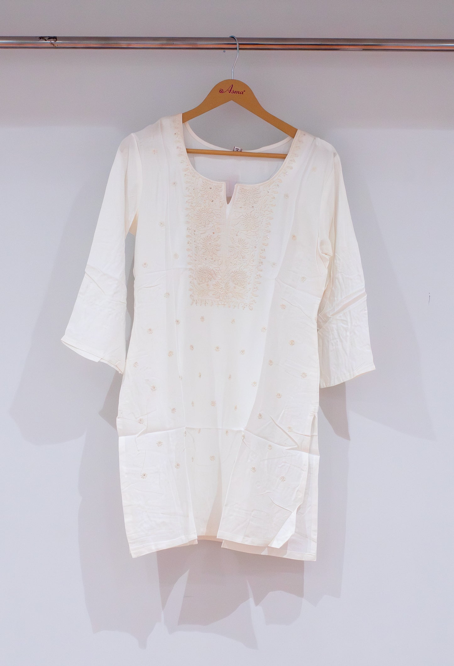 Elegant Off-White Embroidered Kurti for Women "
