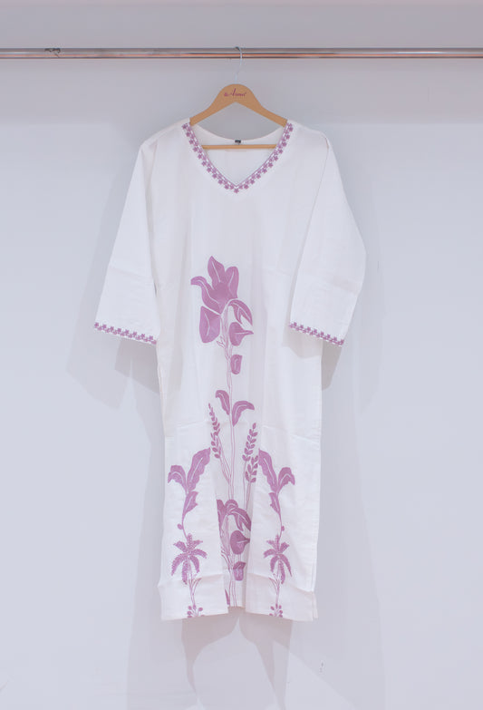 White straight kurta with lavender floral embroidery – product image 2