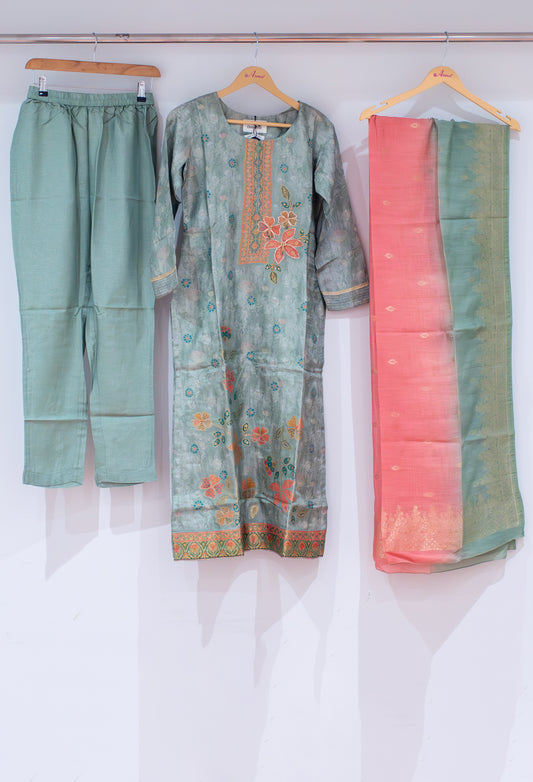 Sea green floral embroidered straight-cut kurta pant dupatta set – product image 2