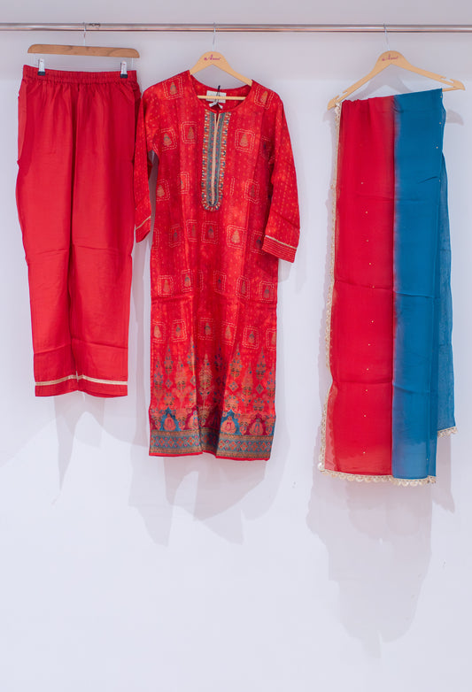 Red printed straight-cut kurta pant set with contrast dupatta – product image 2