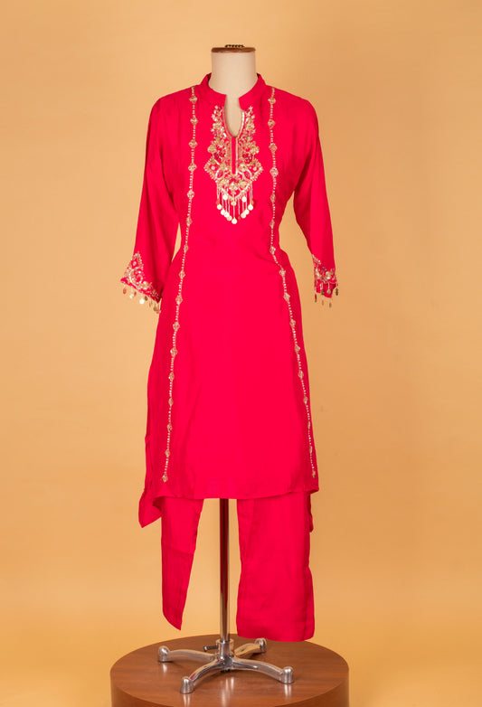 Hot pink embroidered kurta pant set with chiffon dupatta – product image 2