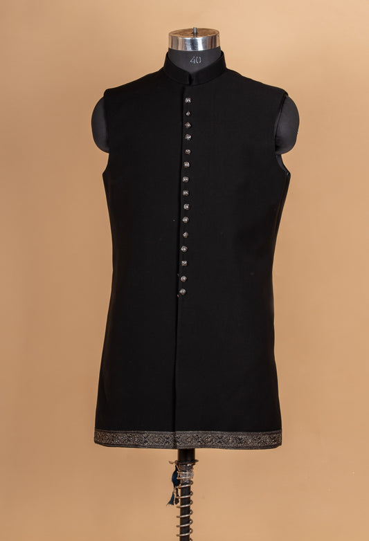 Black embroidered Indo-Western sherwani set for men – product image 2