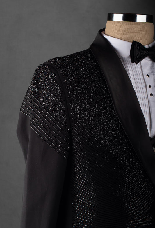 Black embroidered tuxedo suit for men with satin lapels – product image 2