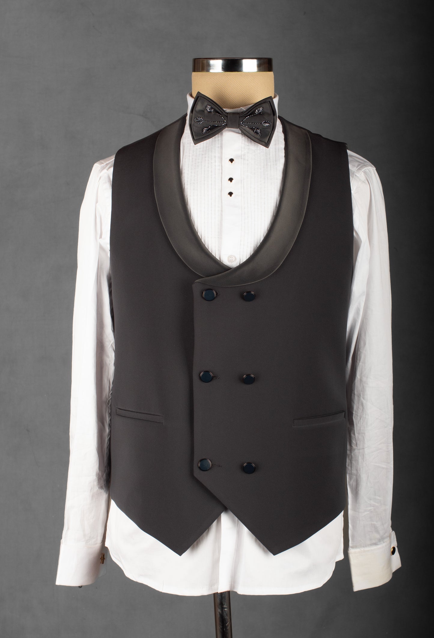 Black Designer Tuxedo Suit for Men – Embroidered Lapel Party & Reception Wear