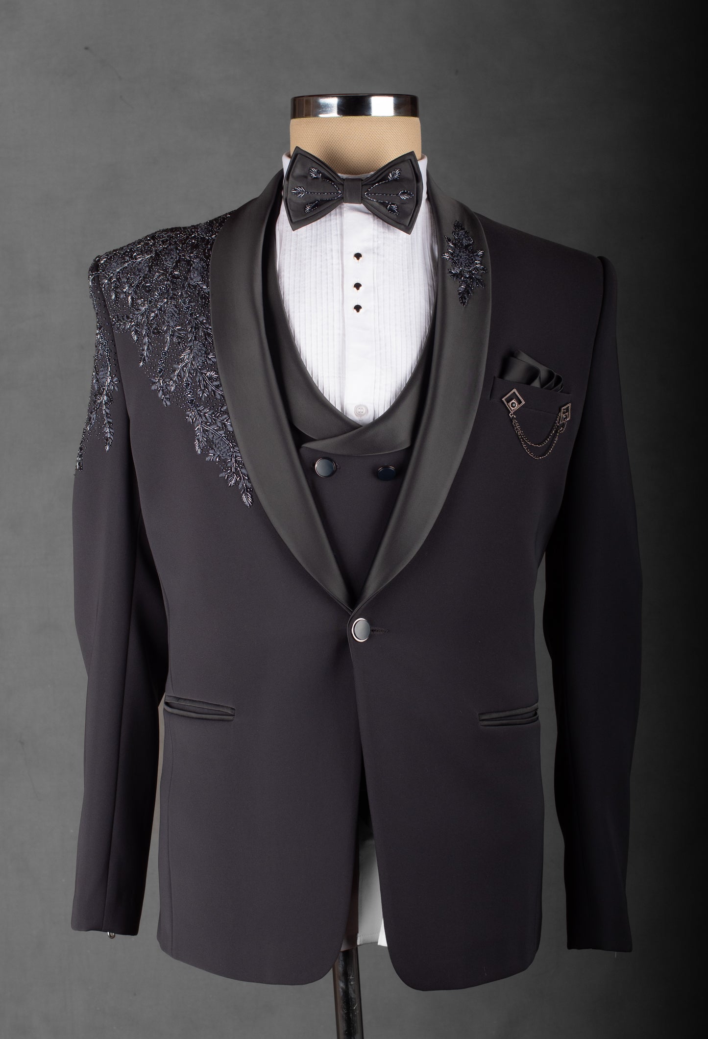 Black Designer Tuxedo Suit for Men – Embroidered Lapel Party & Reception Wear