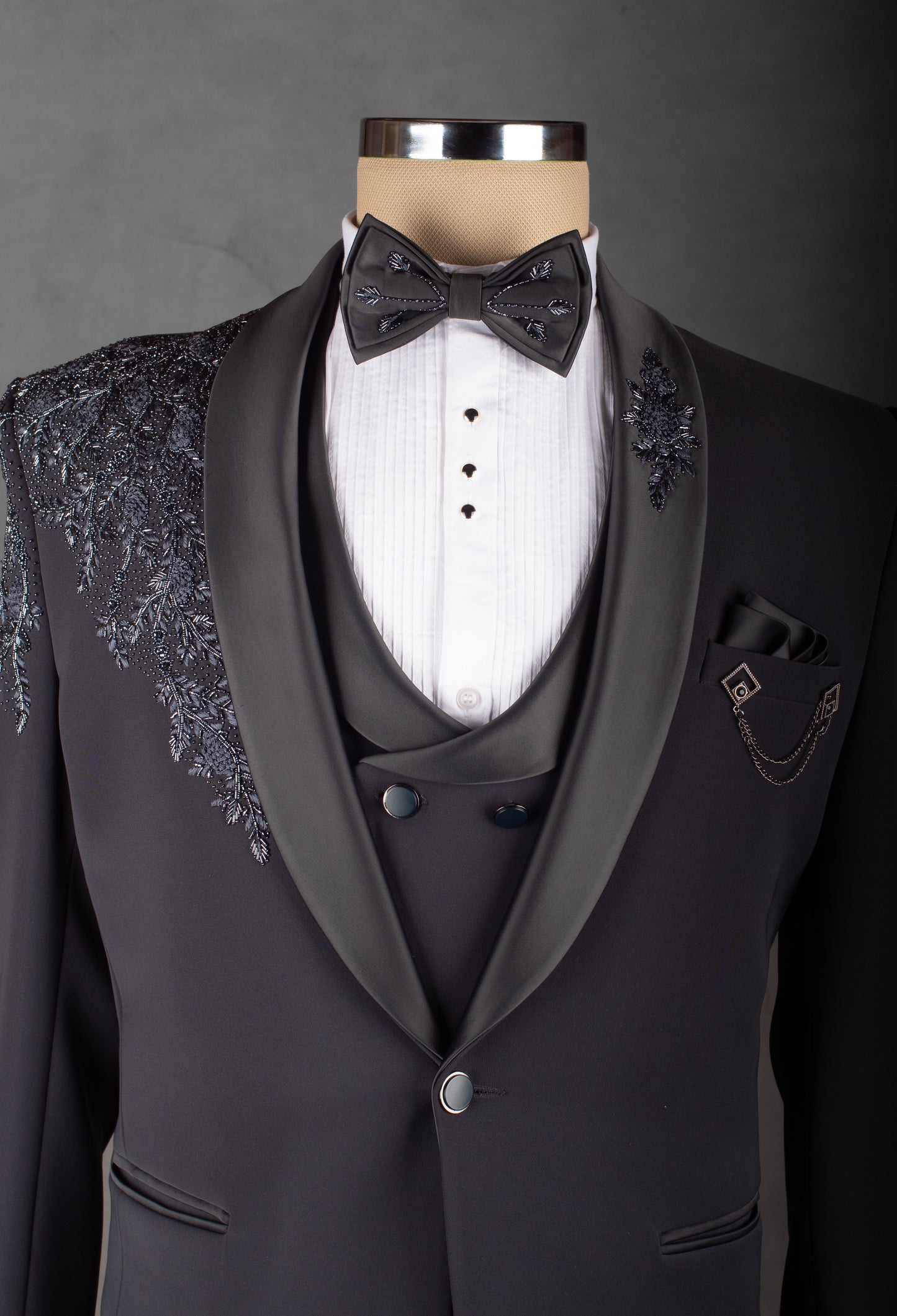 Black Designer Tuxedo Suit for Men – Embroidered Lapel Party & Reception Wear