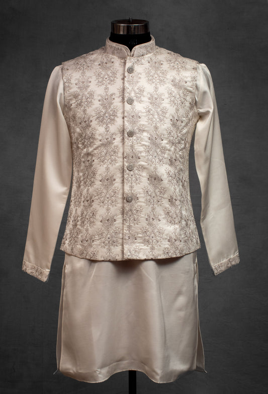 Cream embroidered silk-blend kurta for men – product image 2
