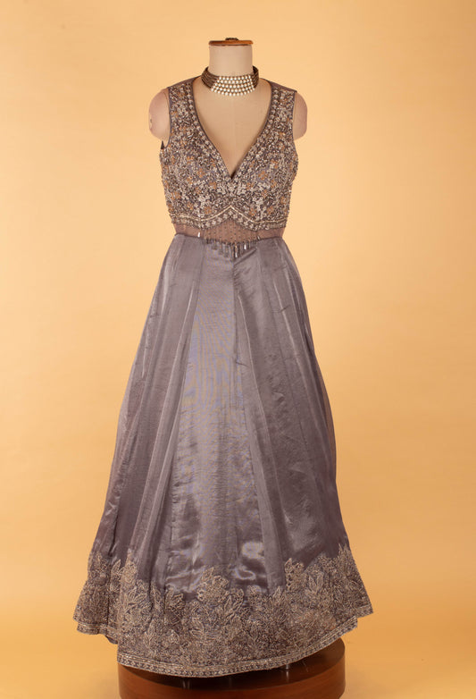 Grey embellished sleeveless evening gown with embroidered hem – product image 2