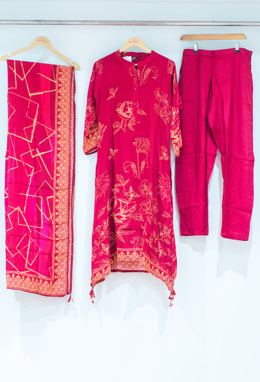 Red floral printed kurta set with pants and dupatta – product image 2
