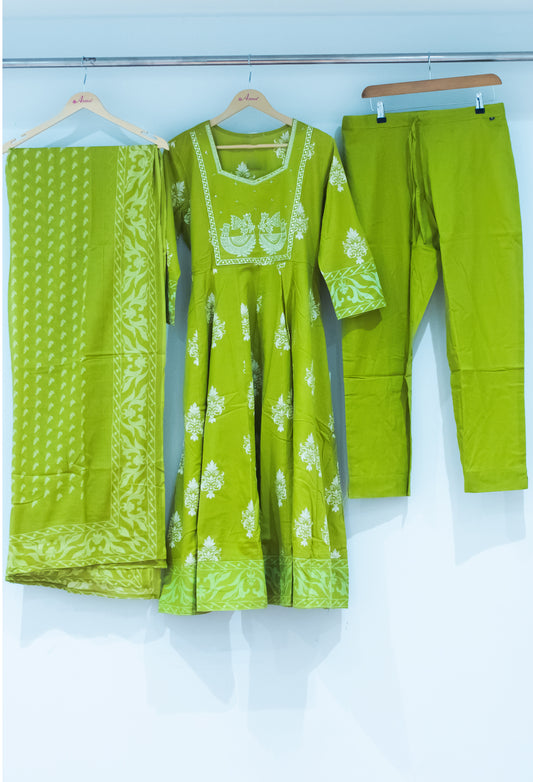 Green printed Anarkali kurta set with pants and dupatta – product image 2