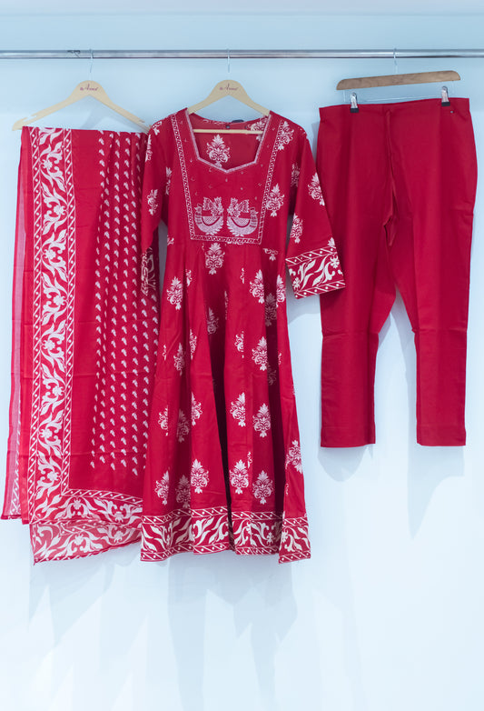 Red printed Anarkali kurta set with straight pants and dupatta – product image 2