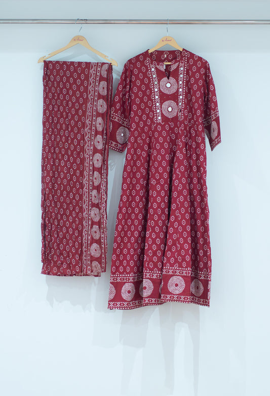 Maroon ethnic print cotton kurta set with dupatta for women – product image 2
