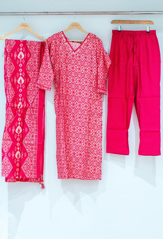 Pink ikat printed kurta set with dupatta and straight pants – view 2