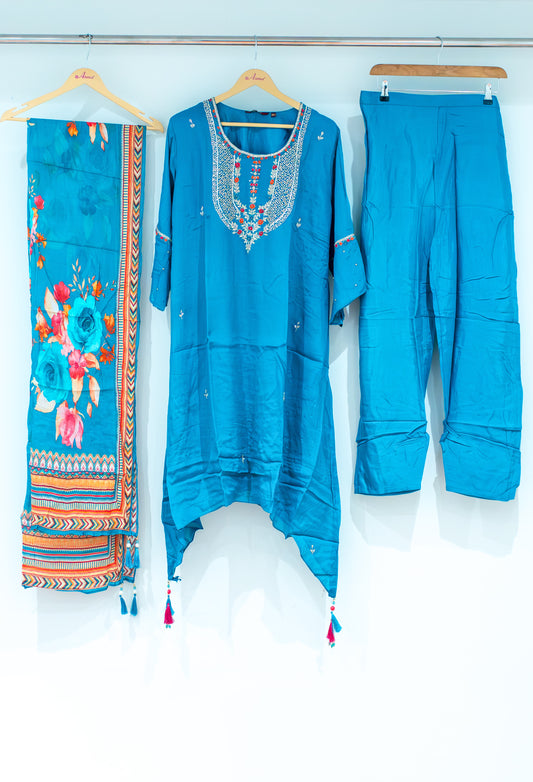 Teal blue embroidered kurta set with floral dupatta and straight pants – product image 2