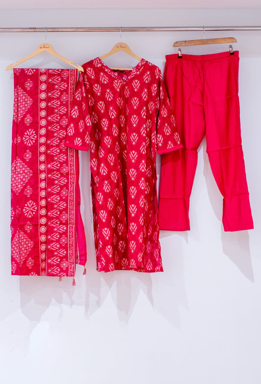 Red ikat printed kurta set with straight pants and dupatta – product image 2
