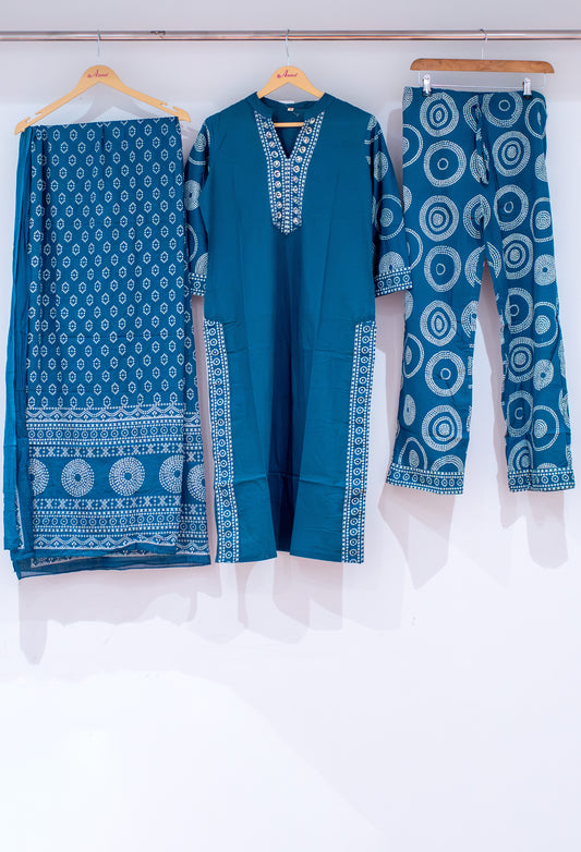 Teal blue printed kurta set with straight pants and dupatta – product image 2