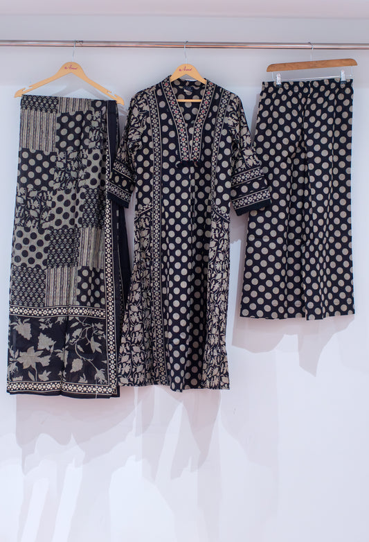 Black and beige polka dot printed kurta set with dupatta – view 2