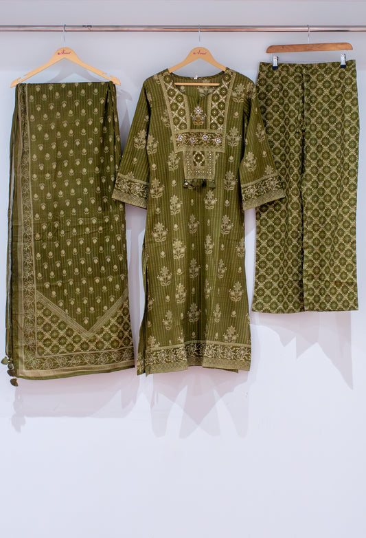 Olive green printed kurta set with dupatta and straight pants – view 2