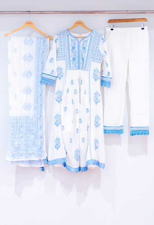 White and sky blue embroidered kurta set with dupatta and straight pants – view 2