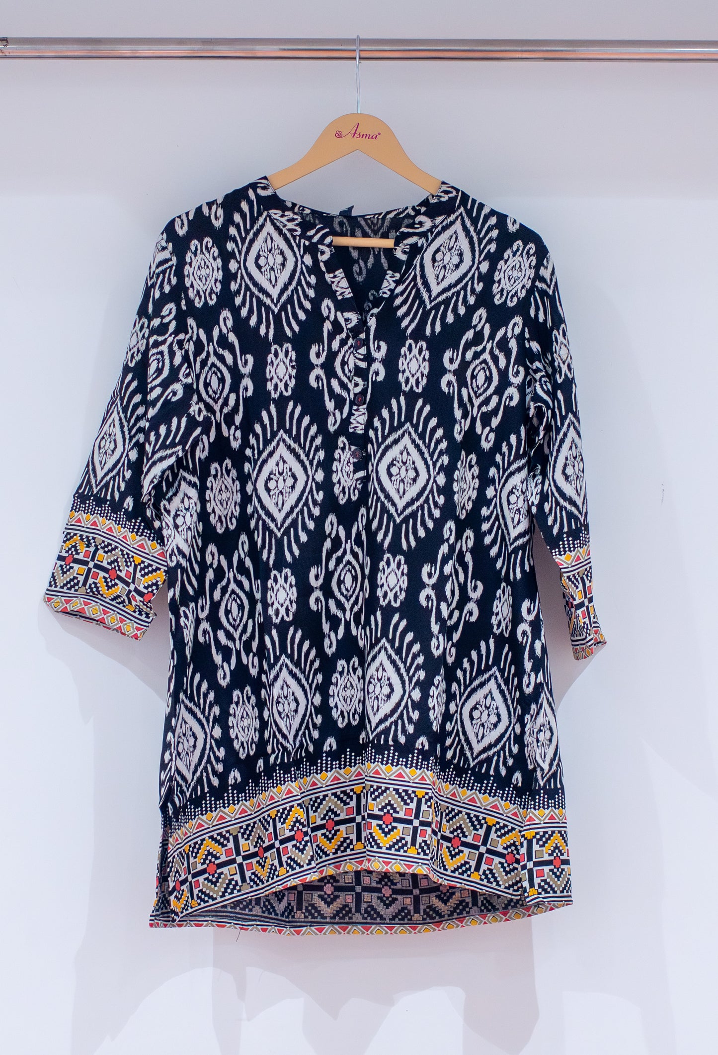 Dlassic Black & White Ethnic Printed Kurti with Contrast Borders "
