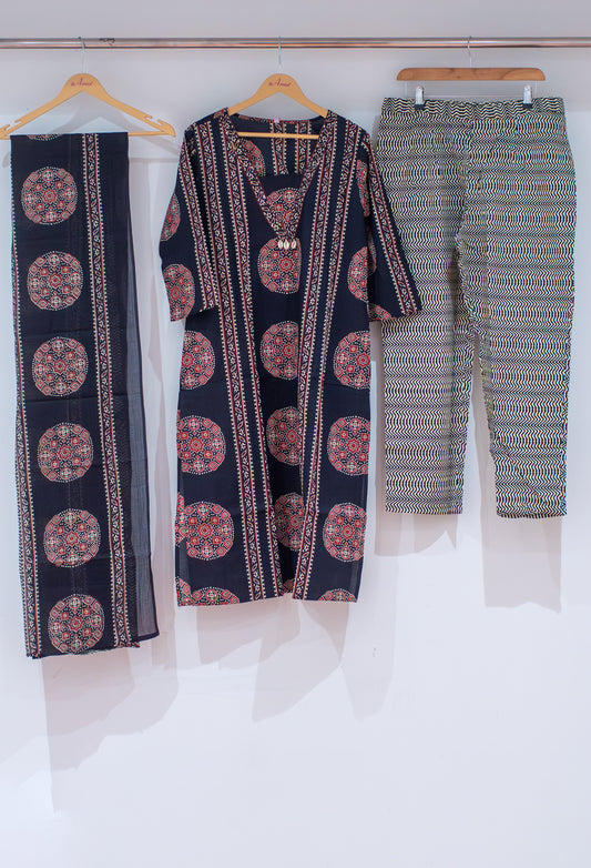 Black Ajrakh print kurta set with zigzag pants and dupatta – product image 2