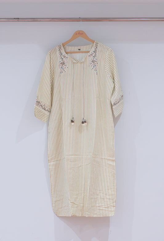 Cream and beige striped embroidered straight kurta – product image 2