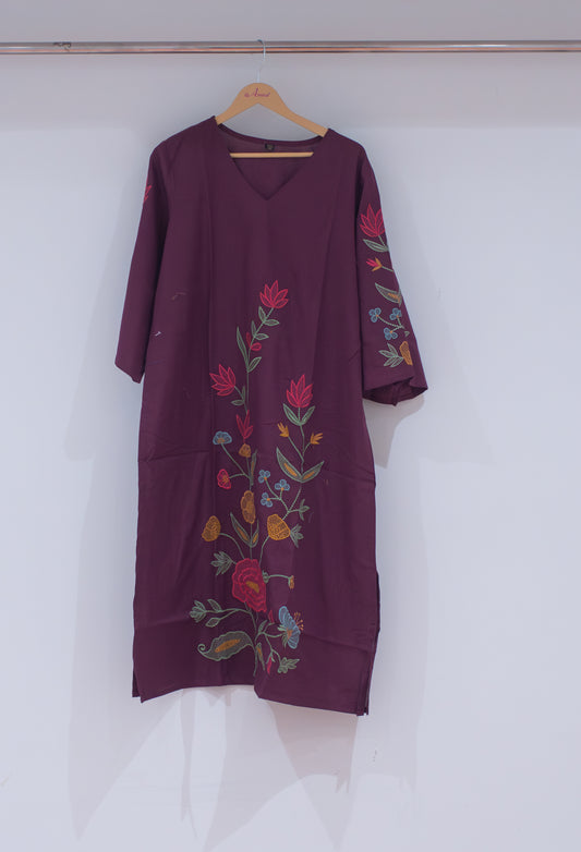 Plum straight kurta with multicolor floral embroidery – product image 2