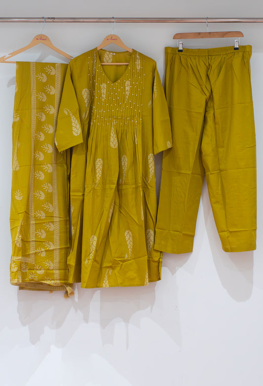 Mustard yellow printed pleated kurta set with pants and dupatta – product image 2