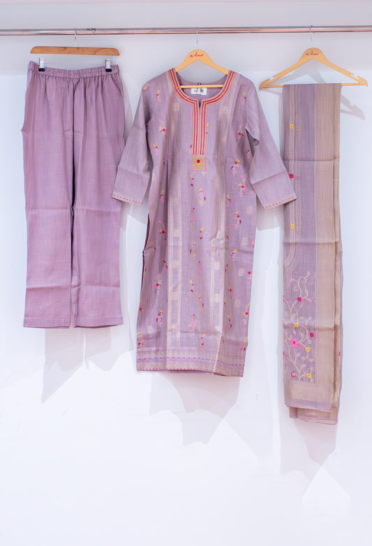 Lavender floral embroidered straight-cut kurta pant dupatta set – product image 2